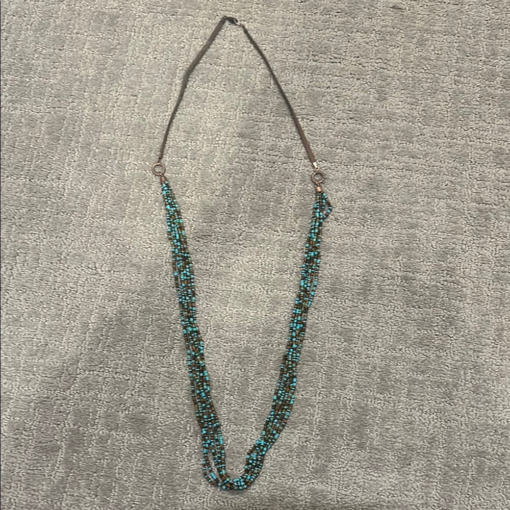 Elegant Beaded Necklace in Turquoise and Silver